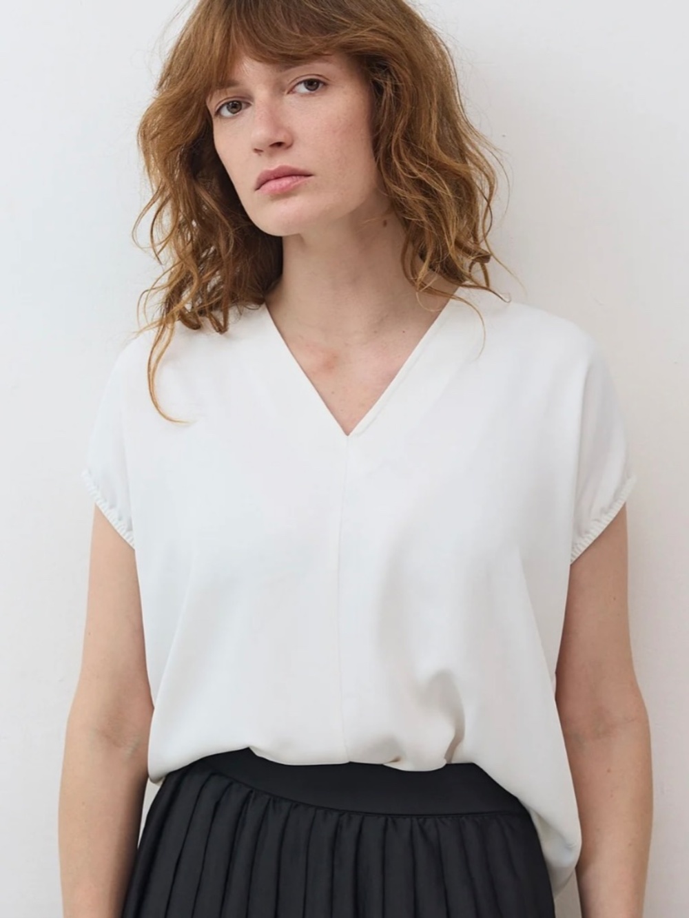 NWT Ruti The Nuanced V-Neck Top